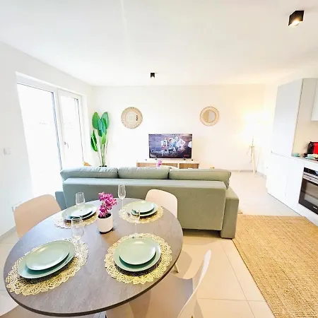 Apartman Sunny W Terrace&parking Spaces *