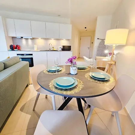 Apartman Sunny W Terrace&parking Spaces