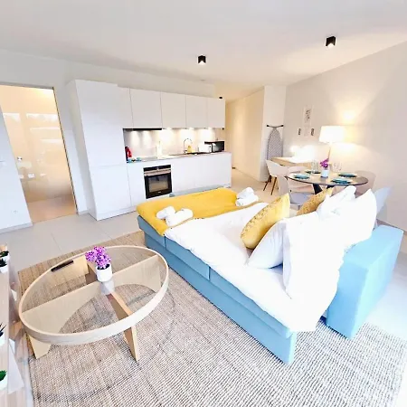 Apartman Sunny W Terrace&parking Spaces *